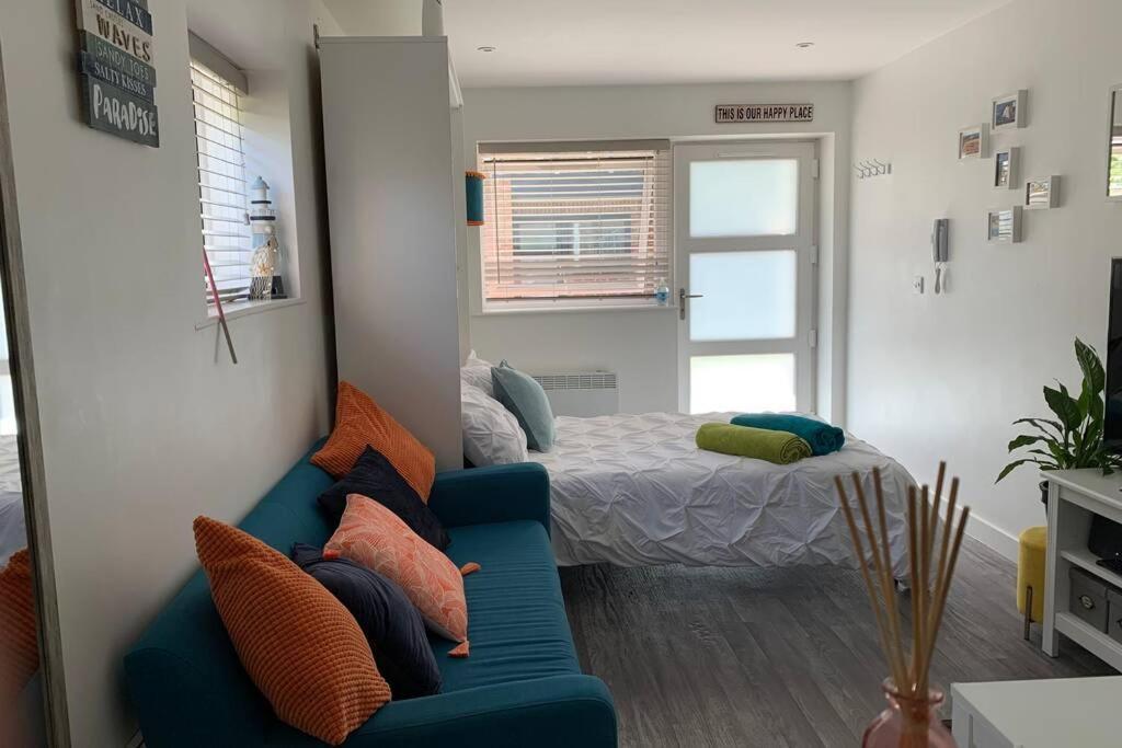 Bournemouth Nr Town Beach Train Coach Shops Lovely Entire Apartment Allows Quiet Good Dogs Zewnętrze zdjęcie