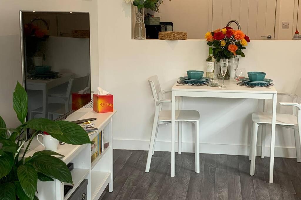 Bournemouth Nr Town Beach Train Coach Shops Lovely Entire Apartment Allows Quiet Good Dogs Zewnętrze zdjęcie