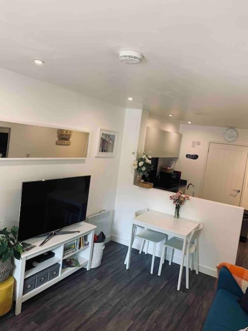 Bournemouth Nr Town Beach Train Coach Shops Lovely Entire Apartment Allows Quiet Good Dogs Zewnętrze zdjęcie